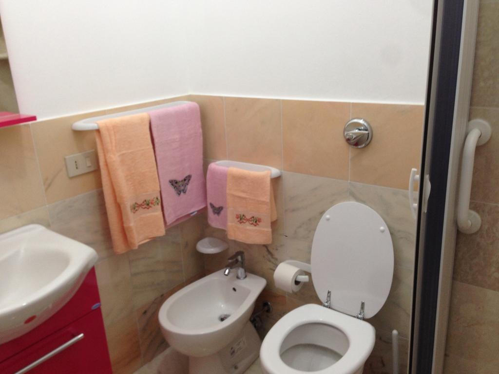 Casa Con Verande Sul Mare A 2 Minuti A Piedi Dalla Spiaggia 库斯托纳奇 客房 照片